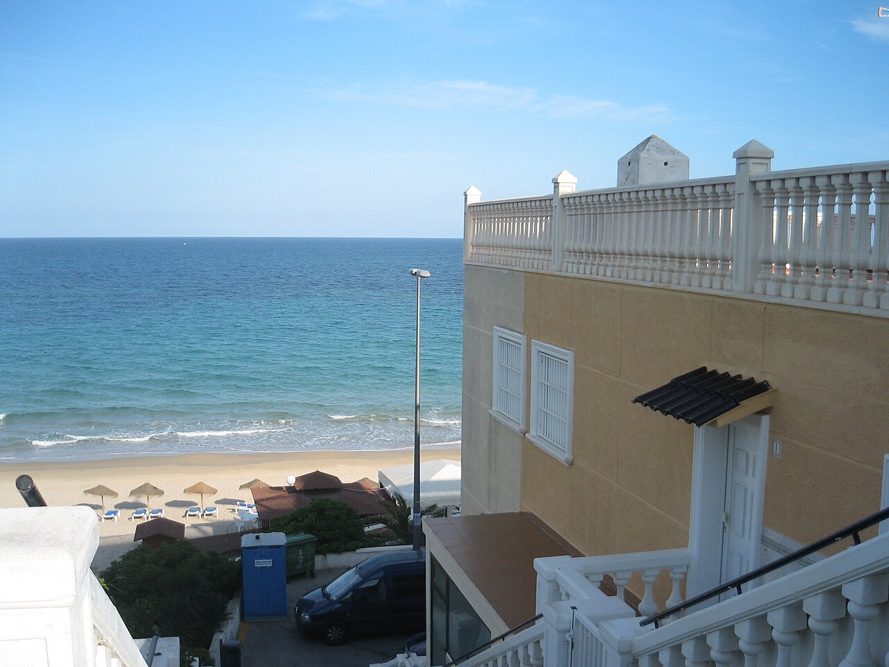 Playa de Mil Palmeras — Пілар-де-ла-Орадада