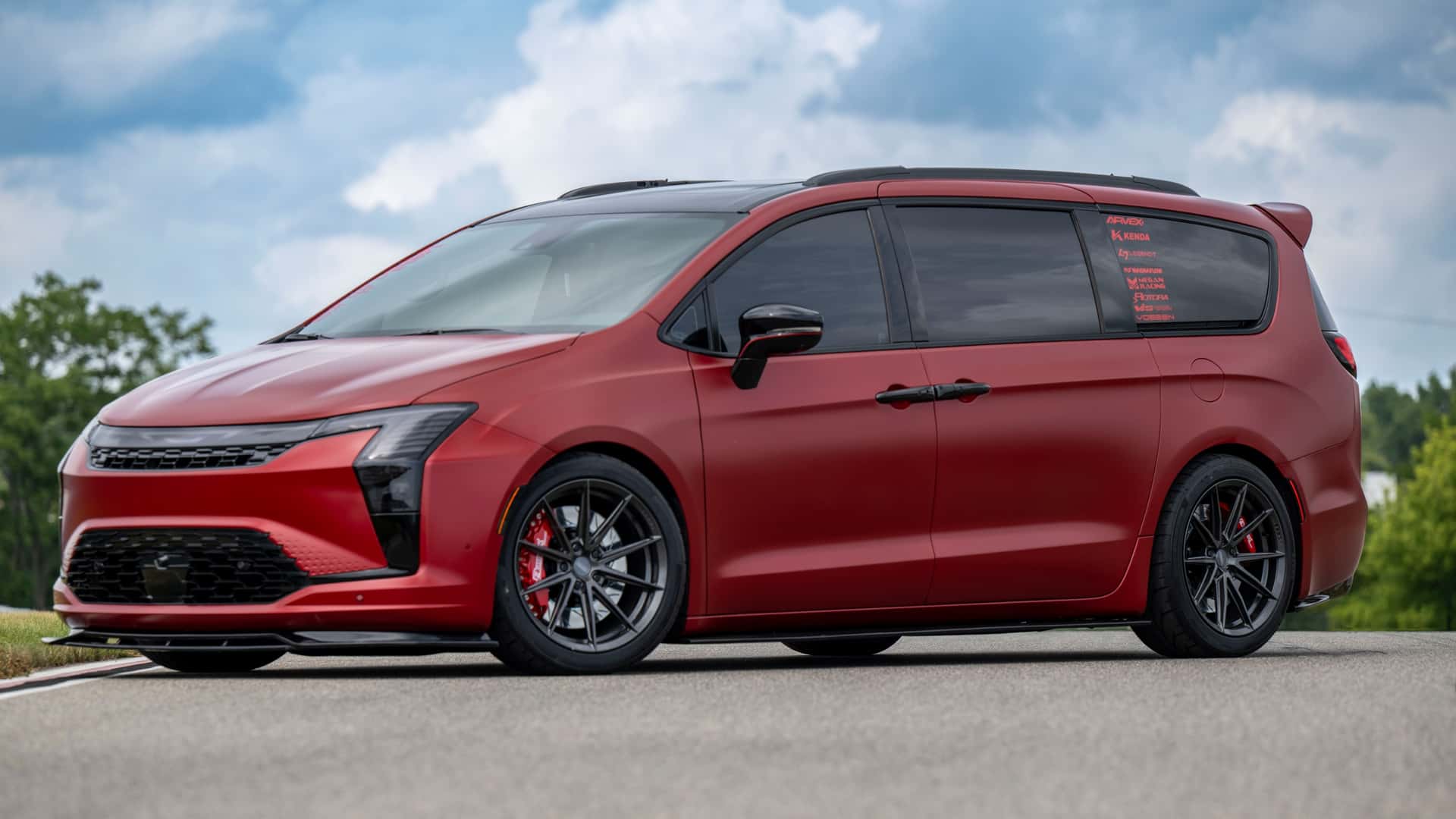 Chrysler представила концепты Pacifica с акцентом на молодёжь