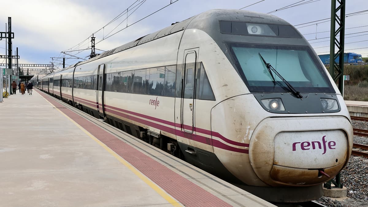 Поезд Almería-Madrid задержался на несколько часов